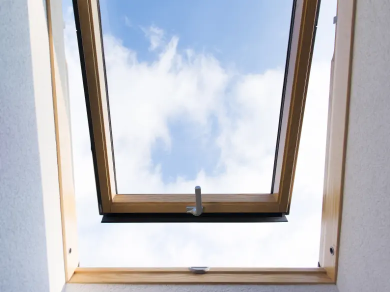 Montaj-ferestre-mansardă-acoperisuri-mansardari.ro